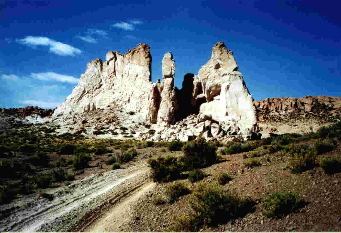 Uyuni_ValleDeRocas.jpg